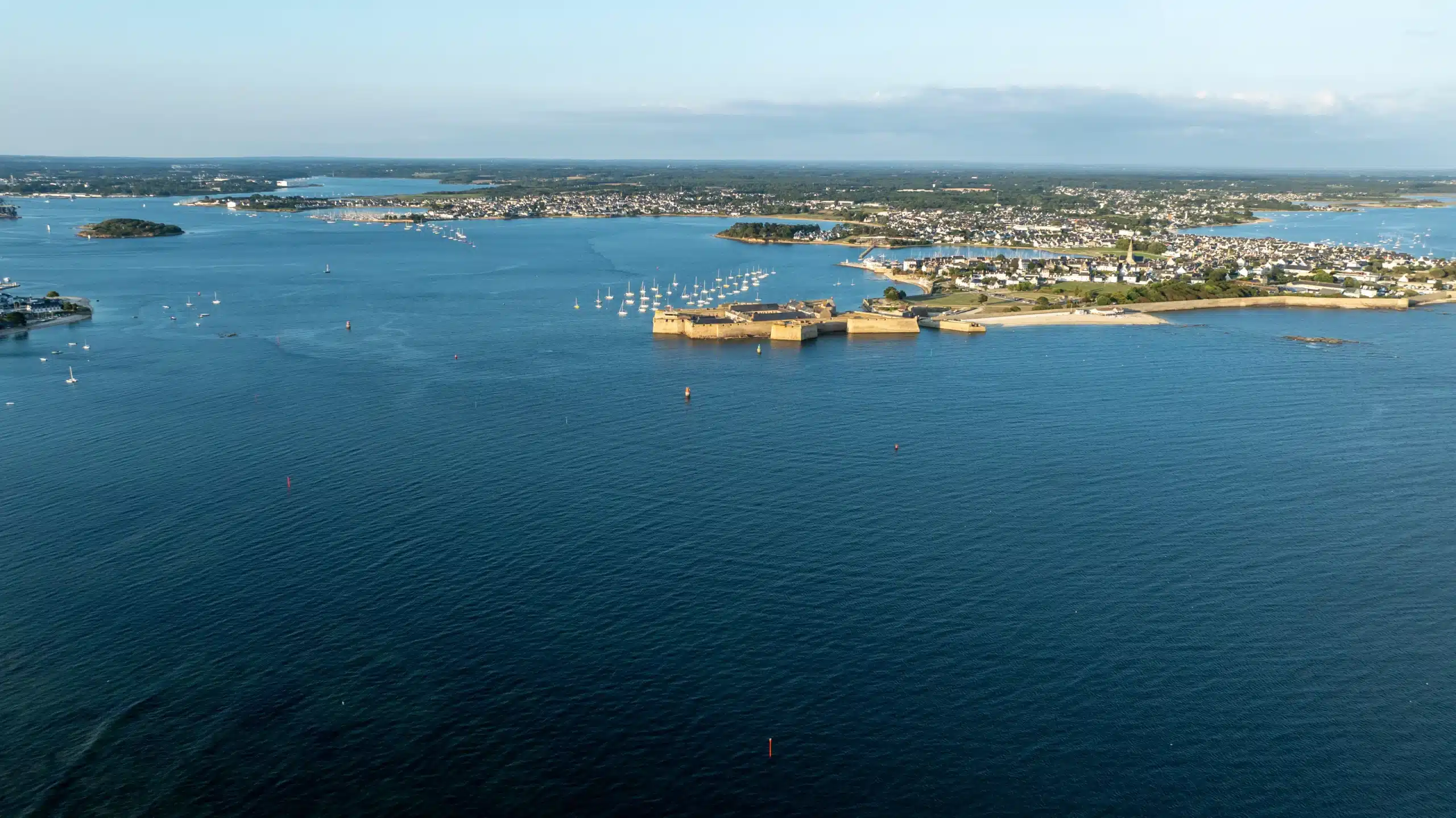 Les Villages Larmor Plage webp Crédit Zabriskie Prod 1